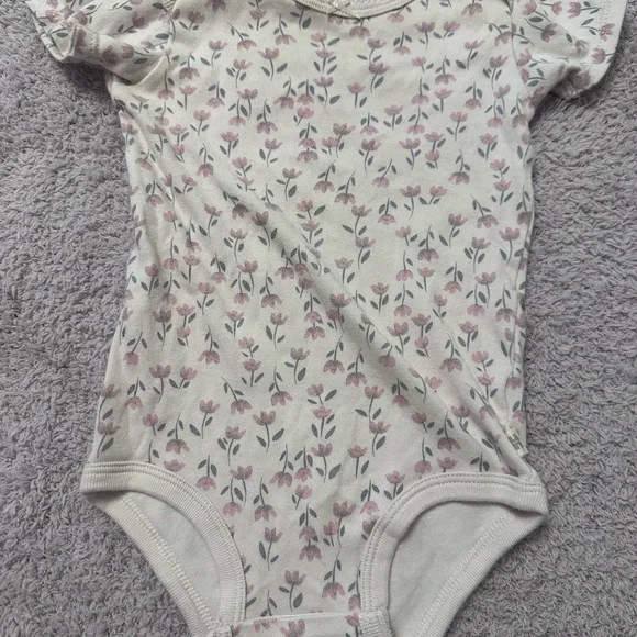 Baby Girl Bodysuit Bundle 6pc Carter’s Huggies 9 Months - Picture 12 of 13